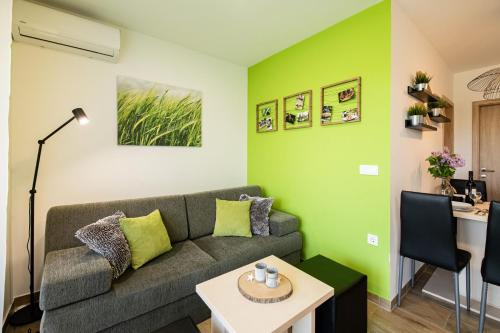 Verzej Apartment | Apartmaji BANONIA " Poletni vetrc "