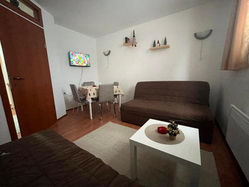 Brzece Apartment | Apartman Cogan - 100m from Gondola - Brzece