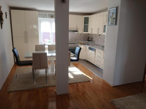 Canton 10 Apartment | Apartman Zoran