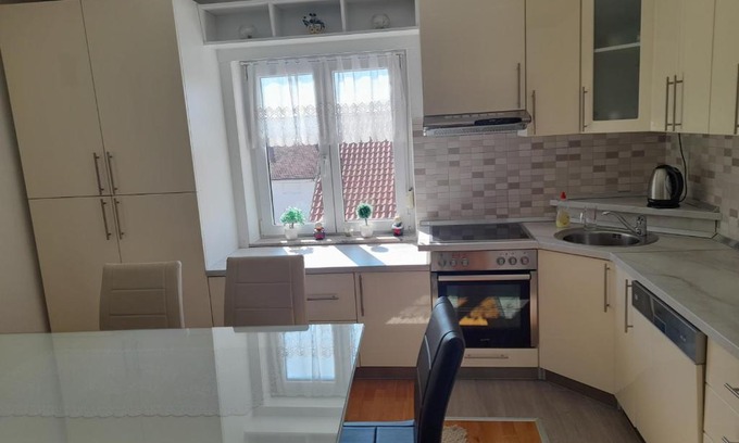 Canton 10 Apartment | Apartman Zoran