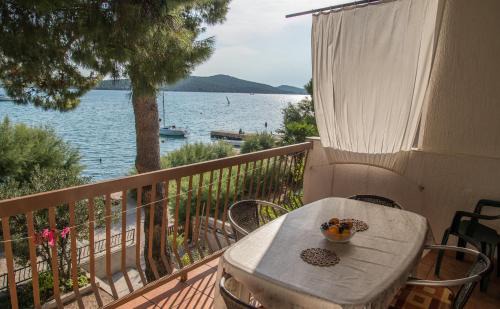 Zaboric Apartment | Apartmani Mima - Shoreline house