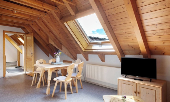 Schonach im Schwarzwald Apartment | Apartment 'Großzügiges Rehblick 75qm' with Shared Garden