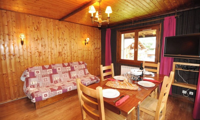 La Chapelle-d'Abondance Apartment | Apartment 'Le Mont De Grange' with Mountain View and Balcony