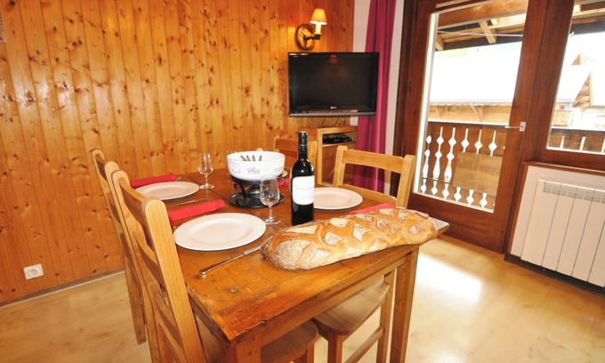 La Chapelle-d'Abondance Apartment | Apartment 'Le Morclan' with Mountain View and Balcony