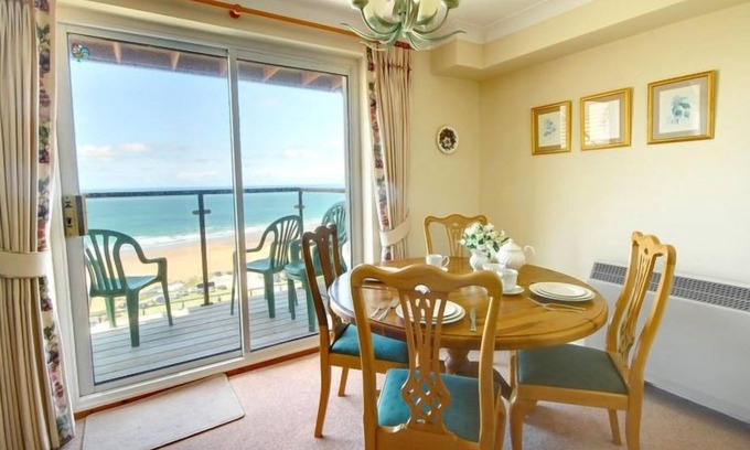 Putsborough Apartment | Apartment Flat 24 Clifton Court in Barnstaple and Braunton - 4 persons, 2 bedrooms