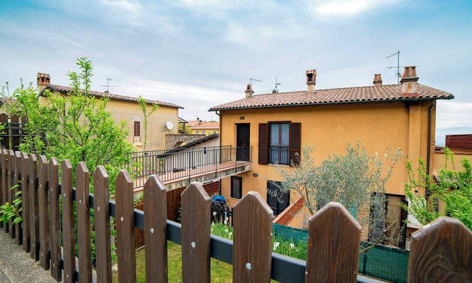 Monte Castello di Vibio Apartment | Apartment 'L'angolo Delle More' with Private Garden, Wi-Fi and Air Conditioning