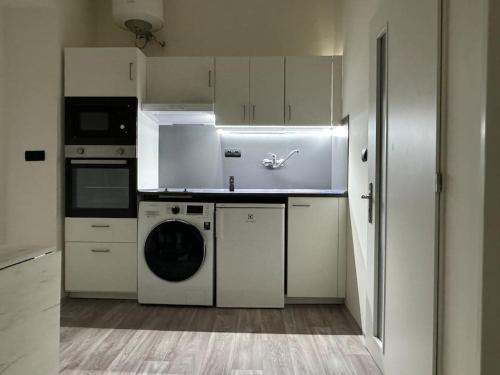 Holesovice Apartment | Apartmen-Квартира