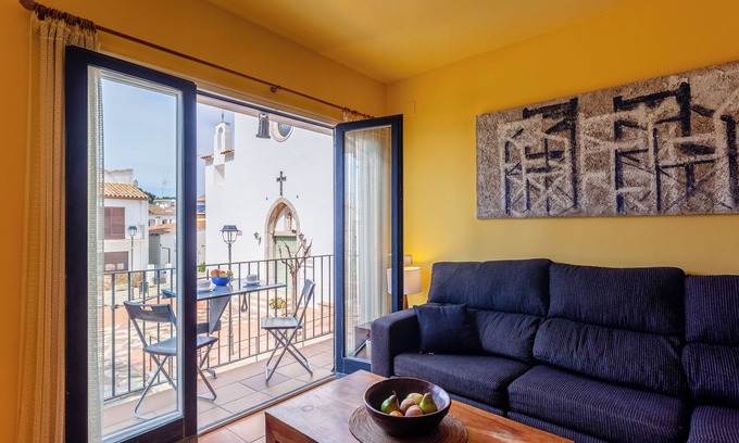Calella de Palafrugell Apartment | Apartment 'Antic Plankton Calella Palafrugell' with Balcony and Wi-Fi