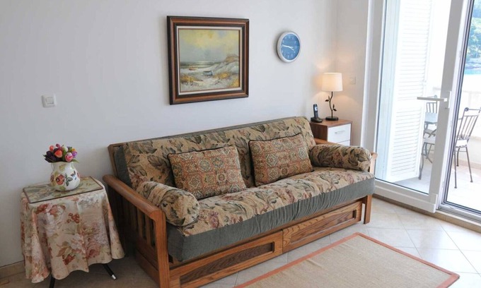Stomorska Apartment | Apartments Sonja (10515-A2) - Stomorska - island Solta