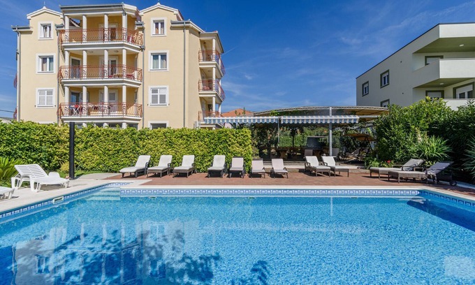 Trogir Apartment | Apartmens Mary Nice house with multiple apartments 4