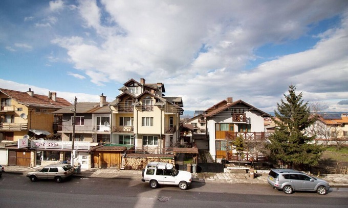 Kvartal Noviya Grad Apartment | Apartment 1 - 1 bedroom, lounge, central heating and kitchen