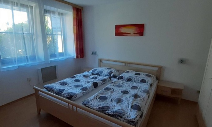 Illmitz Apartment | Apartment/1 Schlafraum/hof - Ferienwohnungen & Weingut Fam. Kroiss