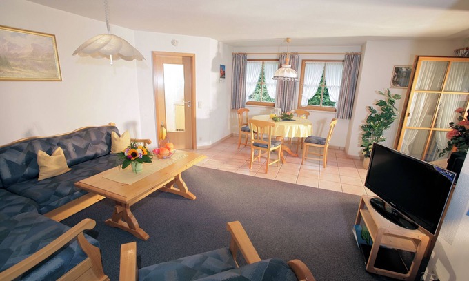 Unterwoessen Apartment | Apartment 1 with 2 bedrooms and 2 bathrooms and balcony