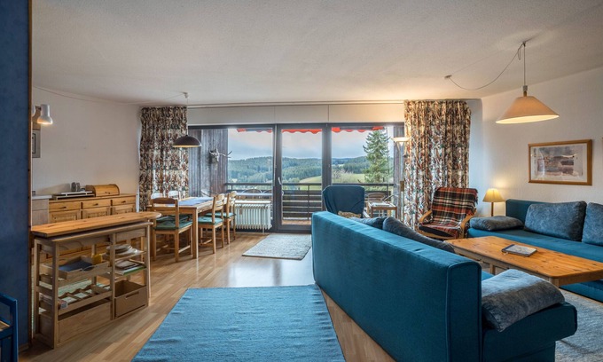 Schonach im Schwarzwald Apartment | Apartment '160, 80qm' with Mountain View, Pool and Wi-Fi