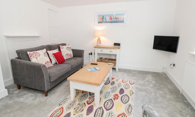 Dartmouth Apartment | Apartment 2 22 Foss Street