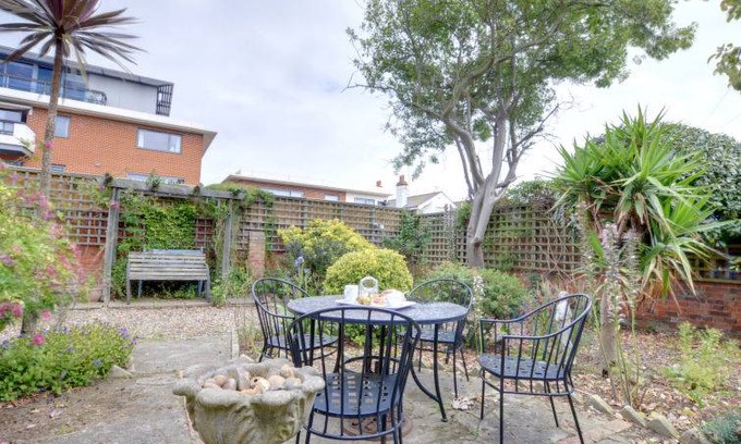 Tankerton Apartment | Apartment ∙ 2 bedrooms ∙ 4 guests