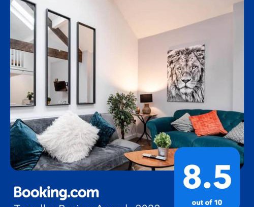 Offerton Apartment | Apartment 2 Broadhurst Court sleeps 6, minutes from town centre & trains