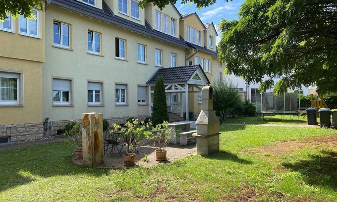 Johannesvorstadt Apartment | Apartment 2 in the 1st floor - Holiday On Violet