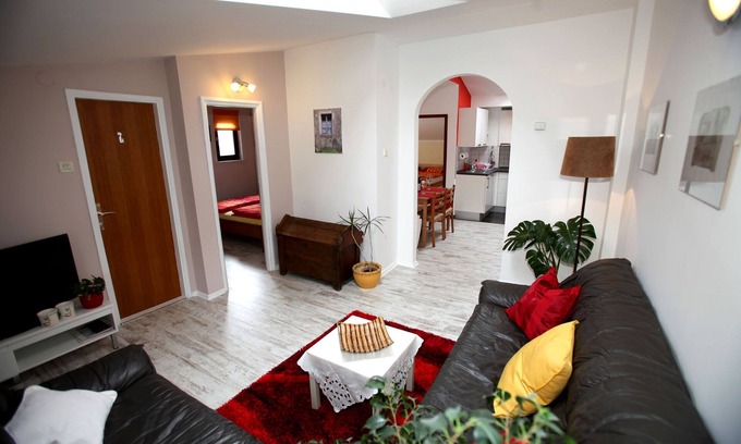 Sarsoni Apartment | Apartment 2, vacation apartment near Opatija/Rijeka from private owner, in Viskovo, in a quiet location
