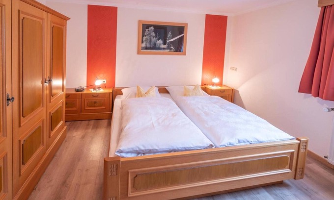 Kruen Apartment | Apartment '3' with Mountain View, Balcony and Wi-Fi