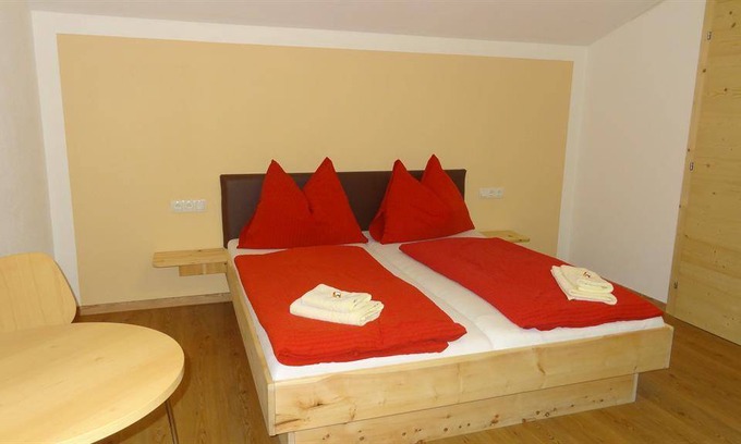 Fusch an der Grossglocknerstrasse Apartment | Apartment ∙ 4 bedrooms ∙ 10 guests