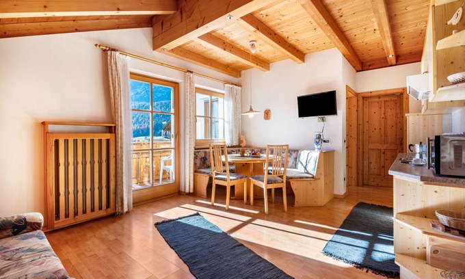 Badia Apartment | Apartment '4' with Mountain View, Shared Garden and Wi-Fi