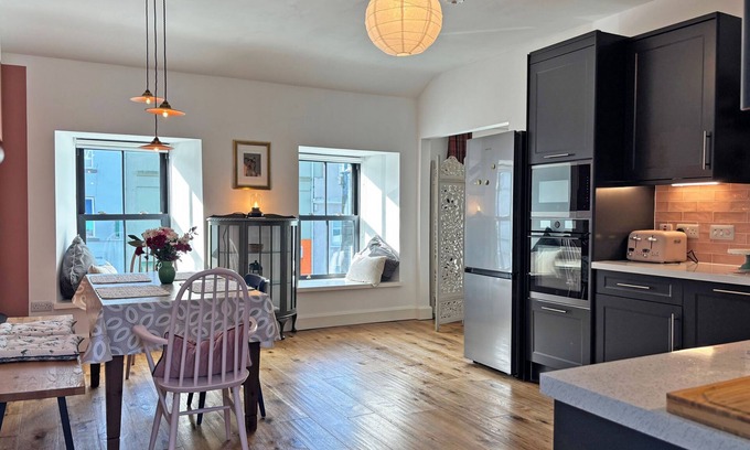 Clifden Cottage | Apartment 481 - Clifden - sleeps 4 guests in 2 bedrooms