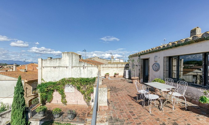 Castello d'Empuries Apartment | Apartment 'Apartaments Can Gibert - Albera' with Private Terrace, Wi-Fi and Air Conditioning
