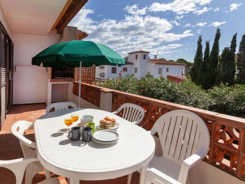 L'Escala Apartment | Apartment Adelfa apt 6 by Interhome