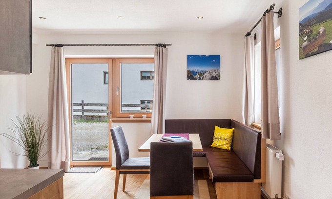 Weidach Apartment | Apartment 'Ahrnspitz' with Mountain View, Shared Garden and Wi-Fi