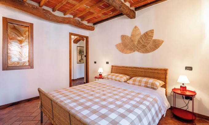 Borgo a Buggiano Apartment | Apartment 'Al Borgo 153' with Wi-Fi and Air Conditioning