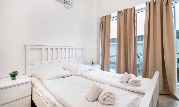 Ludwigsvorstadt Apartment | Apartment 'Aldars 9' with Private Terrace, Wi-Fi and Air Conditioning