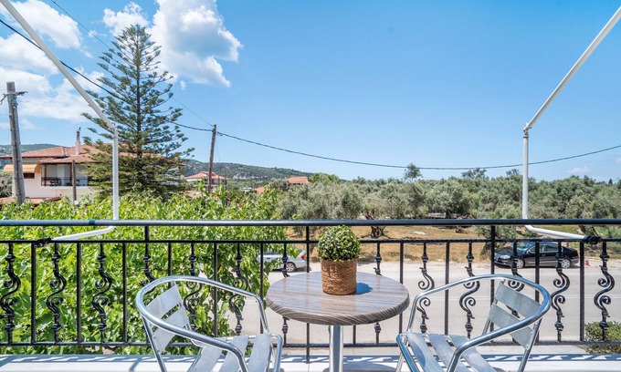 Kalligoni Apartment | Apartment 'Alexandros Studio' with Mountain View, Wi-Fi and Air Conditioning