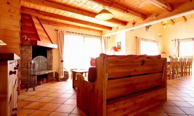 Bonneval-sur-Arc Apartment | Apartment 'Alpaga 14' with Private Terrace, Shared Garden and Wi-Fi