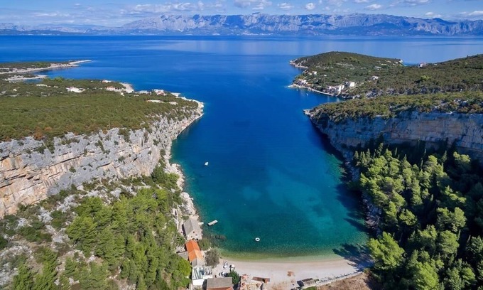 Gdinj Apartment | Apartment Ana - 5 m from beach: R4-15(2) - Cove Pokrivenik, Island Hvar, Croatia