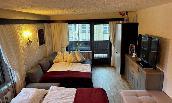 Weidach Apartment | Apartment 'Andys Bergglück' with Mountain View, Balcony and Wi-Fi