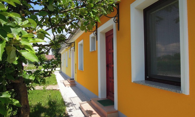 Dobova House | Apartment Antonia/Remodeled historical cottage/very close to natural spa