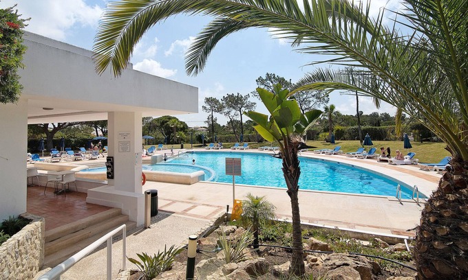 Quinta do Lago Apartment | Apartment 'Apartamento 10 F' with Shared Pool, Wi-Fi and Air Conditioning