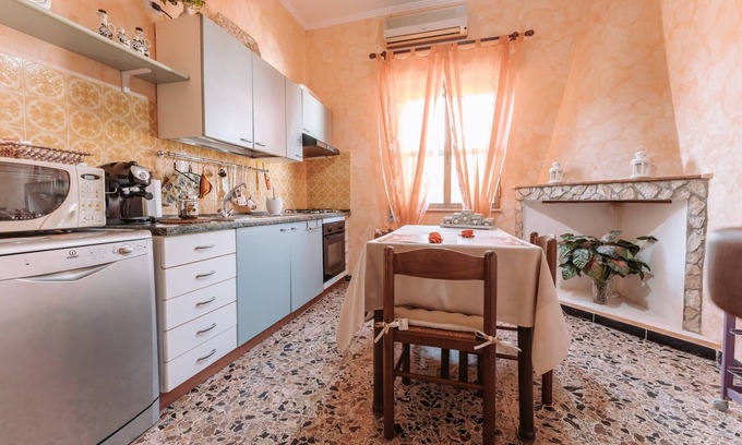 Assemini Apartment | Apartment 'Appartamento Nuragica' with Wi-Fi and Air Conditioning