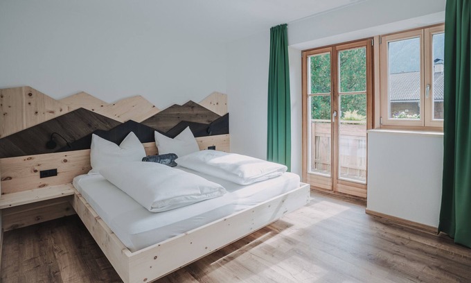 Valle Aurina Apartment | Apartment 'Appartement Schönberg' with Mountain View, Shared Terrace and Wi-Fi
