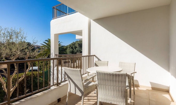 Cala Ferrera Apartment | Apartment 'Aquamarina 5' with Shared Pool, Wi-Fi and Air Conditioning