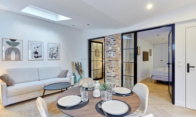 Quartier de la Plaine-de-Monceaux Apartment | Apartment Arc de Triomphe by Studio prestige