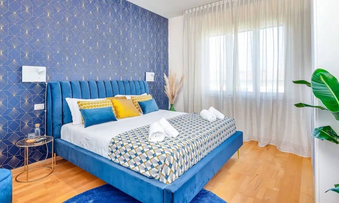 Pisa Apartment | Apartment 'Art Deco' Luxury Bnb Sleepwithme' with Balcony, Wi-Fi and Air Conditioning