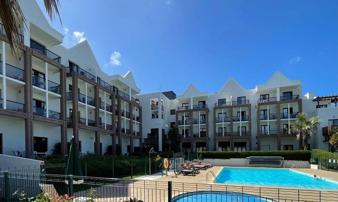 Perros-Guirec Apartment | Apartment at the foot of Trestraou beach