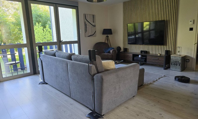 Aurillac Apartment | Apartment 'Aurillac Cantal' with Balcony and Wi-Fi