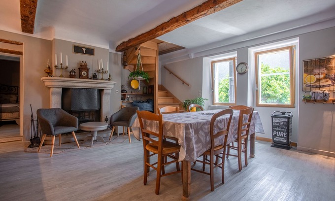 Valderoure Apartment | Apartment 'Authentic and Comfortable' with Shared Garden