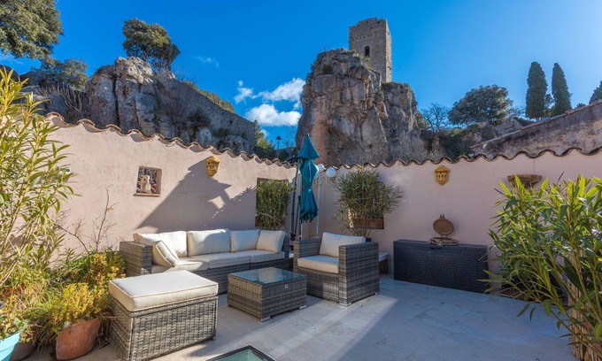 Chateaudouble Apartment | Apartment 'Avec Terrasse Tropezienne' with Wi-Fi and Air Conditioning