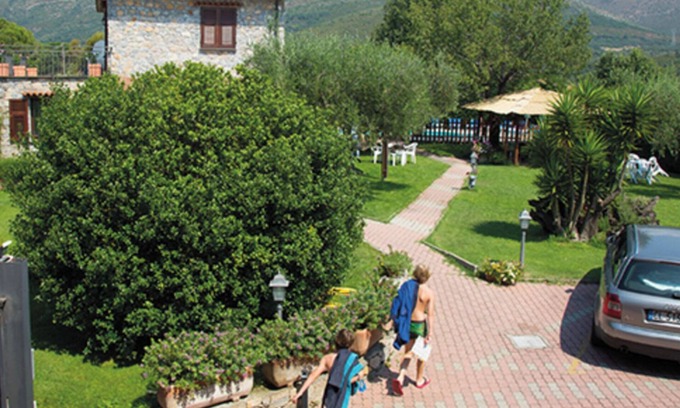 Campochiesa Apartment | Apartment 'Azalea' with Shared Pool, Shared Garden and Wi-Fi