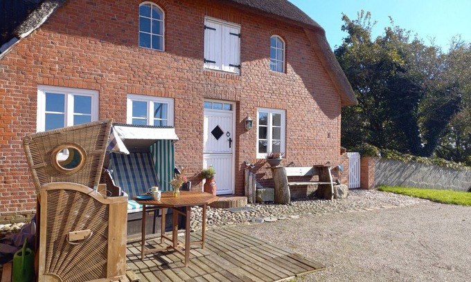 Emmelsbuell-Horsbuell Apartment | Apartment 'Benninghusum' with Shared Garden and Wi-Fi
