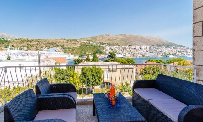 Babin Kuk Apartment | Apartment Bava - Two Bedroom Apartment with Two Balconies and Sea View